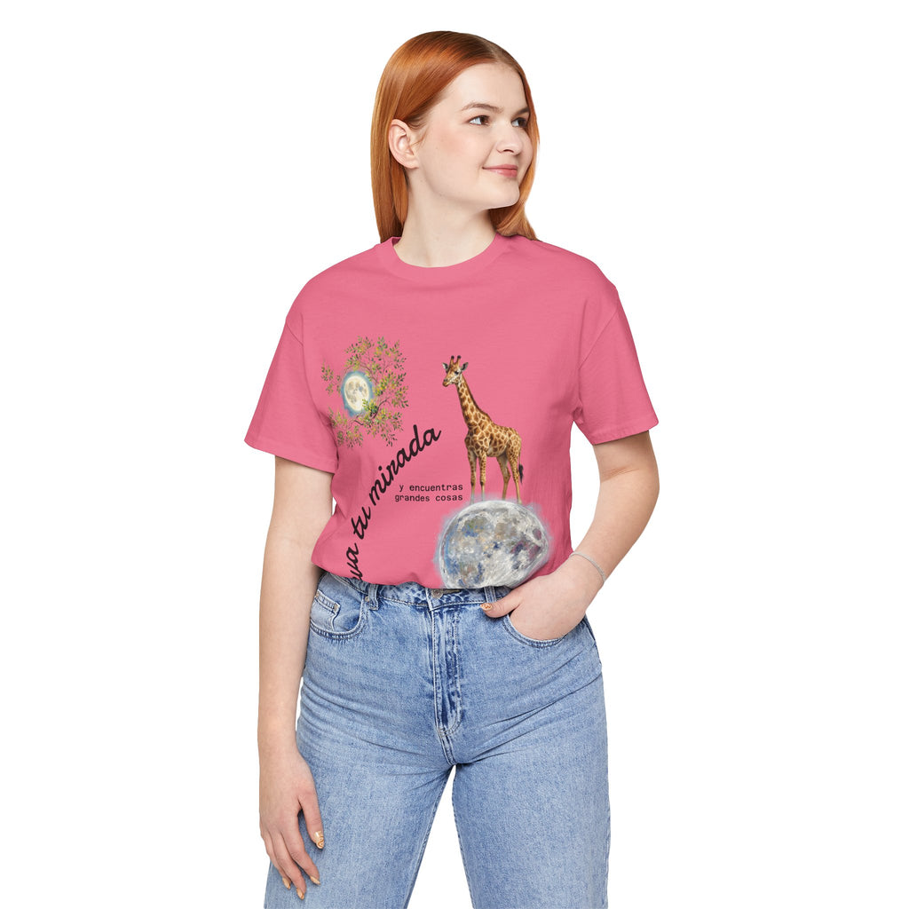 Giraffe Moon Tee — "Eleva tu mirada" Inspirational Graphic T-Shirt