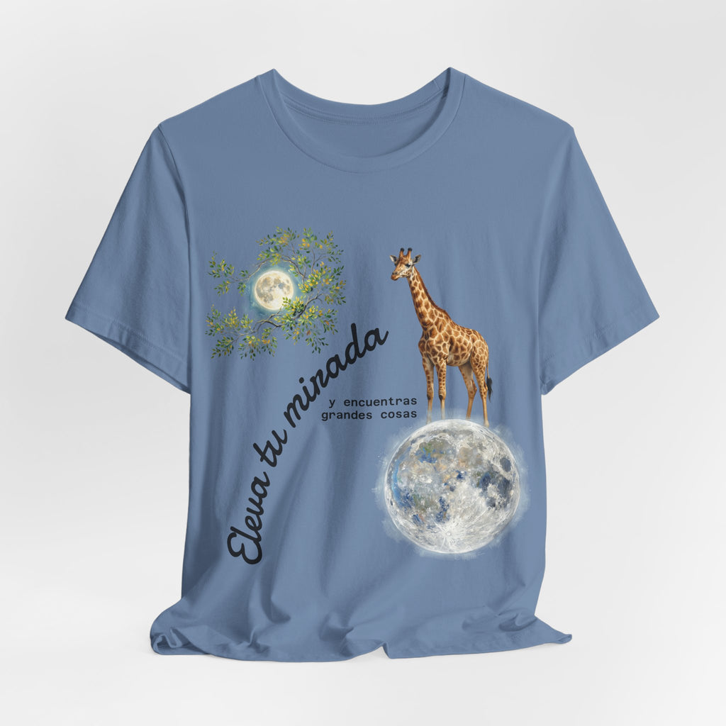 Giraffe Moon Tee — "Eleva tu mirada" Inspirational Graphic T-Shirt