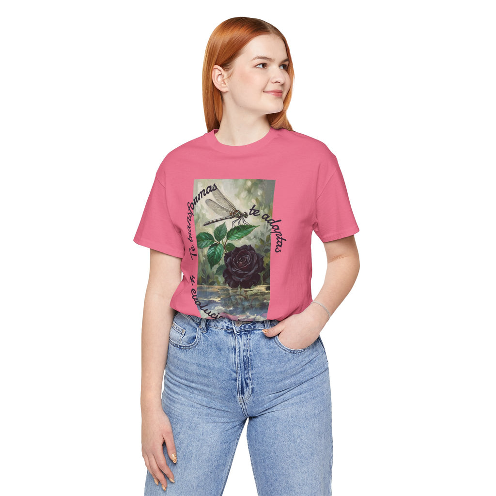 T‑Shirt — Vintage Botanical Dragonfly with Spanish Quote (“Te transformarás, te despertarás y evolucionas”)